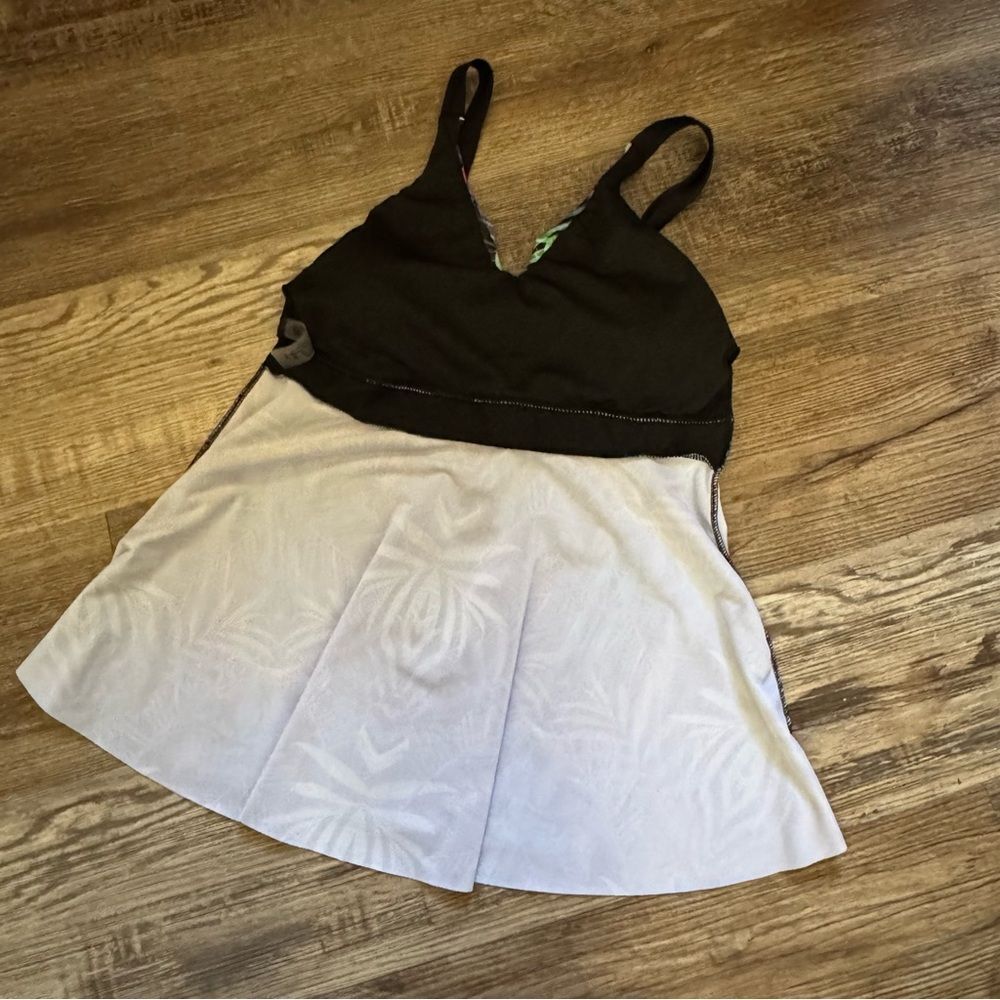 Tropical Leaf Print Ruffle Swimsuit - Picture 10 of 11